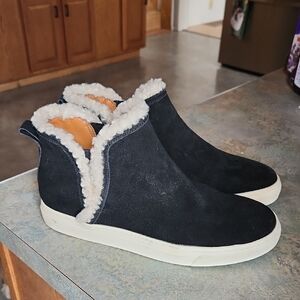 Lucky Brand Black and Sherpa Fur Laycia Leather Bootie Sneaker Winter Shoes